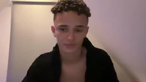 Snapshot of lz_britboy chatting on March 5, 10:21 pm  NEW   Leo  lz britboy online show from March 5, 10:21 pm