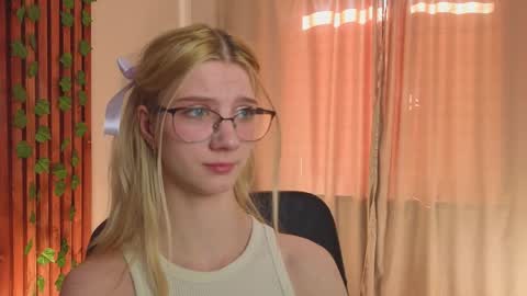 catch me on tue 10am-5pm wed 3am-10am fri 3am-5pm sat 10am-5pm sun 10am-5pm online show from March 31, 5:30 am