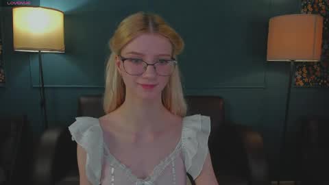 catch me on tue 10am-5pm wed 3am-10am fri 3am-5pm sat 10am-5pm sun 10am-5pm online show from April 3, 11:30 am