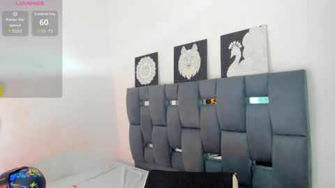 Snapshot of m1lk_choc chatting on February 14, 3:31 pm Mila online show from February 14, 3:31 pm