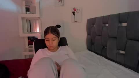 Snapshot of m1lk_choc chatting on March 12, 3:40 pm Mila online show from March 12, 3:40 pm