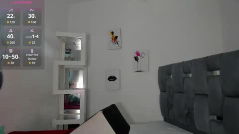 Snapshot of m1lk_choc chatting on March 15, 5:08 pm Mila online show from March 15, 5:08 pm