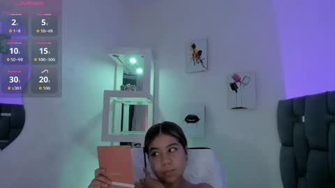 Snapshot of m1lk_choc chatting on March 19, 4:44 pm Mila online show from March 19, 4:44 pm