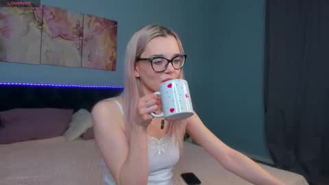 Snapshot of m1m1_angels chatting on March 4, 1:11 am Mimi GTM1 0200am-0945am Mon Tue Wed Thu Fri online show from March 4, 1:11 am