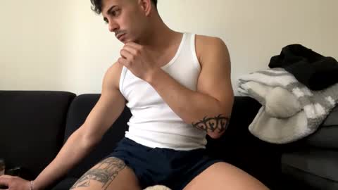 Snapshot of m3katr0n1c chatting on February 5, 11:44 am Sam online show from February 5, 11:44 am