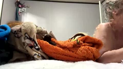 Snapshot of m_80 chatting on October 25, 9:17 am m 80 online show from October 25, 9:17 am