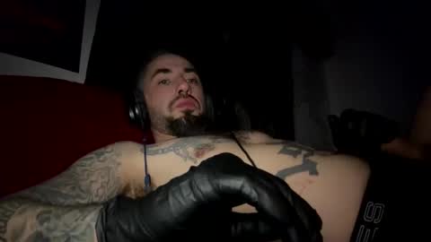 Snapshot of m_80 chatting on February 7, 8:18 am m 80 online show from February 7, 8:18 am