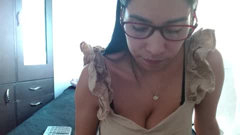 Snapshot of maaddy_thompson chatting on February 12, 7:42 pm maaddy_thompson online show from February 12, 7:42 pm