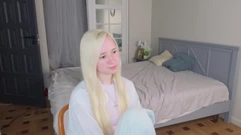 Christina online show from May 25, 6:03 pm