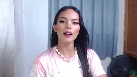 Divina online show from May 10, 9:25 am
