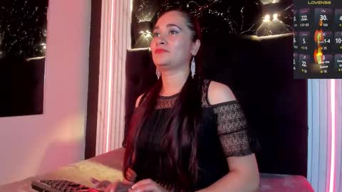 Snapshot of macadamiaa_ chatting on March 5, 6:42 am Maca online show from March 5, 6:42 am