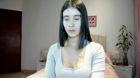 Snapshot of macarena_vallejo_ chatting on April 22, 1:30 am Macarena online show from April 22, 1:30 am