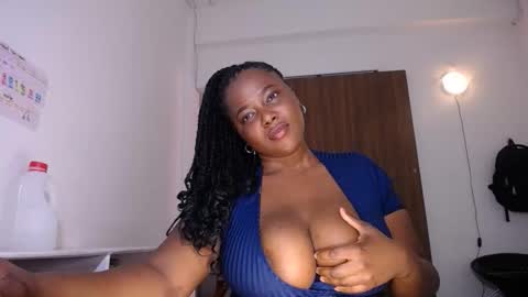 Snapshot of macarenaboobs chatting on April 4, 5:21 pm macarenaboobs online show from April 4, 5:21 pm