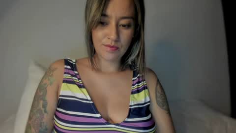 Snapshot of macarenax chatting on December 3, 9:23 pm Maca online show from December 3, 9:23 pm