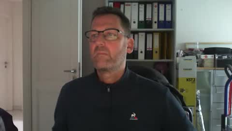 macfly67 online show from December 15, 9:46 am