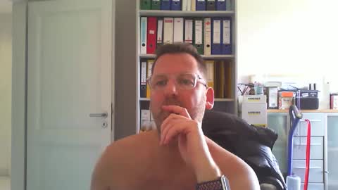 Snapshot of macfly67 chatting on April 8, 11:10 am macfly67 online show from April 8, 11:10 am