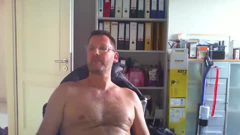 Snapshot of macfly67 chatting on April 9, 5:29 pm macfly67 online show from April 9, 5:29 pm