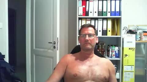 Snapshot of macfly67 chatting on May 3, 8:15 pm macfly67 online show from May 3, 8:15 pm
