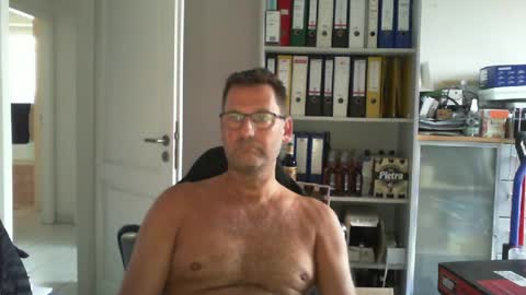 Snapshot of macfly67 chatting on June 12, 6:23 am macfly67 online show from June 12, 6:23 am