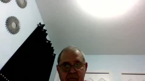 Snapshot of machet1 chatting on August 9, 3:23 am machet1 online show from August 9, 3:23 am