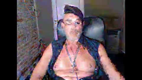 MACHO BUSCADOR online show from December 22, 1:34 am