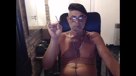MACHO BUSCADOR online show from October 12, 2:21 am