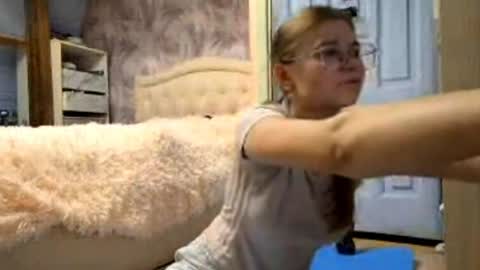 Snapshot of maciebrenden chatting on April 3, 4:49 pm Cynthia online show from April 3, 4:49 pm