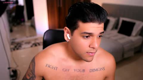 Snapshot of mack_demon chatting on December 7, 6:10 am Mack online show from December 7, 6:10 am