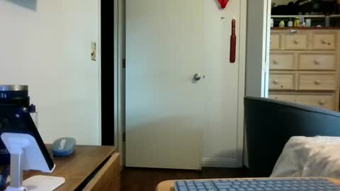 mackdocc001 online show from June 17, 5:14 pm