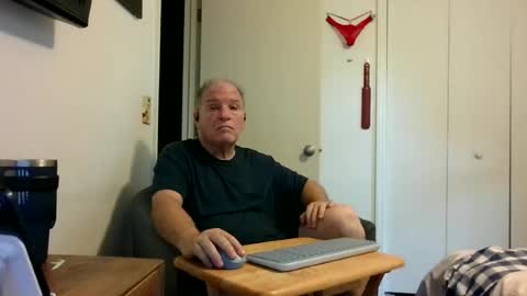 mackdocc001 online show from June 20, 12:52 pm