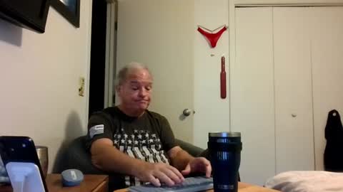 mackdocc001 online show from June 26, 5:39 pm