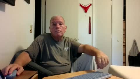mackdocc001 online show from June 30, 11:55 am