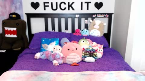 Mackenzie Wolfe online show from September 22, 6:26 am