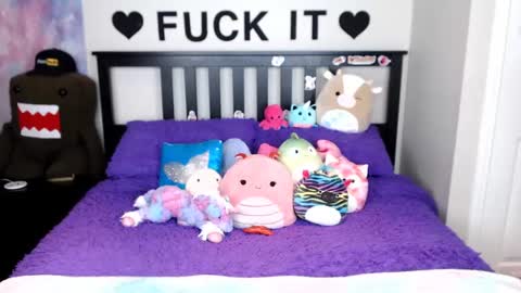 Mackenzie Wolfe online show from October 1, 4:51 am