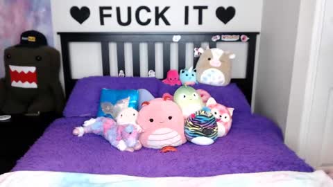 Mackenzie Wolfe online show from October 3, 5:15 am