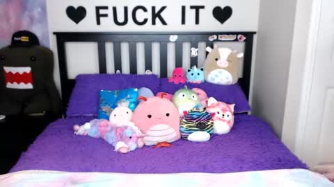 Mackenzie Wolfe online show from October 20, 3:40 am