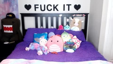 Mackenzie Wolfe online show from October 24, 4:09 am