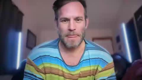 MackinCaliAllDay online show from October 19, 8:37 am