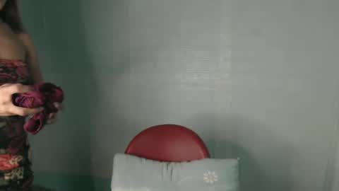 Snapshot of madalina1992 chatting on February 4, 10:13 pm madalina1992 online show from February 4, 10:13 pm