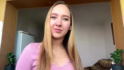 Snapshot of madalyneaks chatting on March 25, 7:58 am Lilo online show from March 25, 7:58 am