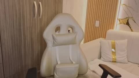 Madam Hott  online show from October 23, 3:50 am