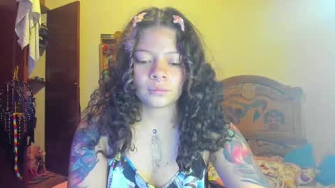 Snapshot of madam_sativa chatting on December 6, 3:33 pm di online show from December 6, 3:33 pm
