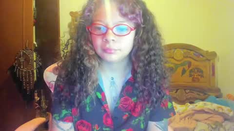 Snapshot of madam_sativa chatting on February 6, 1:05 am di online show from February 6, 1:05 am