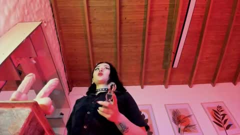 Snapshot of madame_ibby chatting on March 17, 12:30 pm madame ibby online show from March 17, 12:30 pm