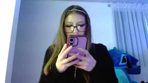 Maddy UwU online show from September 27, 12:54 pm