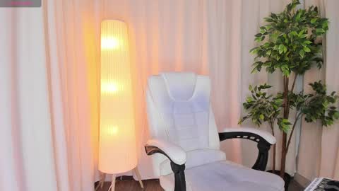 Maddy Please help me with your thumbs up its important online show from February 27, 4:20 am