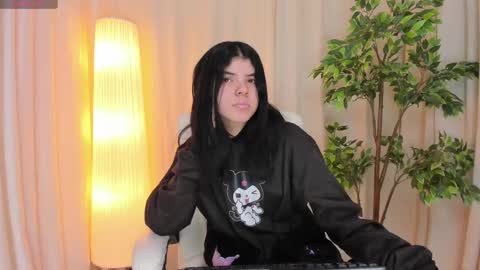 Maddy Please help me with your thumbs up its important online show from March 6, 7:14 am