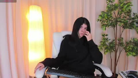 Maddy Please help me with your thumbs up its important online show from March 12, 8:08 am