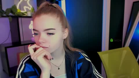 Snapshot of maddy_moah chatting on March 22, 6:28 am maddy moah online show from March 22, 6:28 am