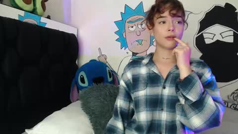 Snapshot of maddy_perezz_ chatting on September 17, 12:12 am maddy_perezz_ online show from September 17, 12:12 am